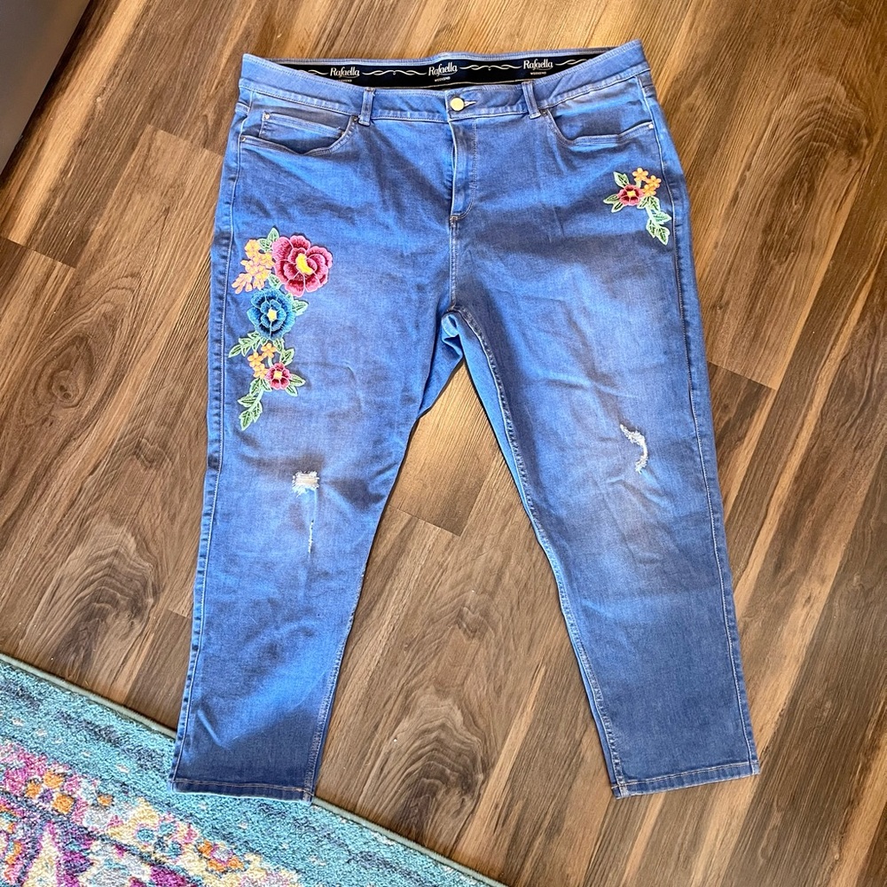👖 Embroidered Floral Slimming Skinny Plus Size Jeans, size 22